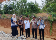 Tim LAKAM survei tanah hibah Lunang Tengah untuk rumah subsidi