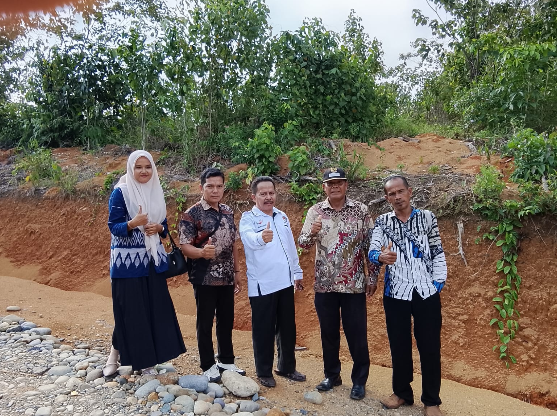 Tim LAKAM survei tanah hibah Lunang Tengah untuk rumah subsidi