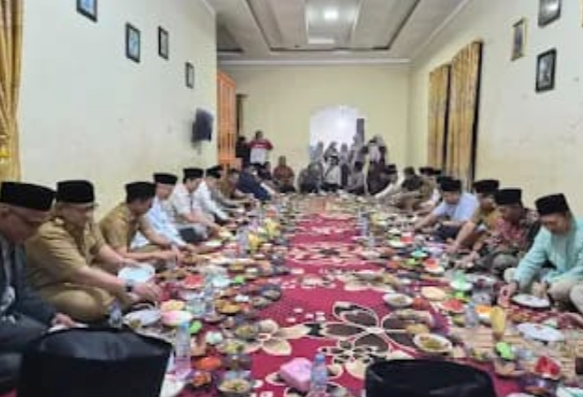 Nelfri Asfandi memimpin TSR Pasaman di Masjid Air Manggis