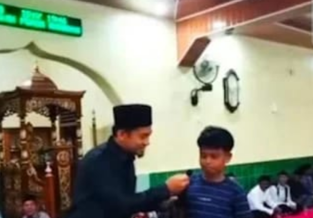 Nelfri Asfandi memimpin TSR Pasaman di Masjid Raya Aia Manggih