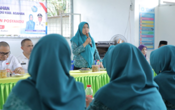 Tim Pembina Posyandu Asahan saat meninjau kegiatan kader di desa dalam persiapan lomba tingkat Provinsi Sumatera Utara