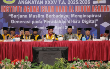 Rektor IAIDU Asahan Nilasari Siagian saat wisuda