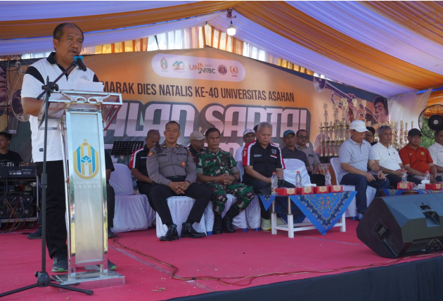 Bupati Asahan membuka UNA NBC Marching Band Competition 2026 di Universitas Asahan