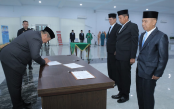 Bupati Asahan Taufik Zainal Abidin melantik enam pejabat baru di Aula Melati Kabupaten Asahan