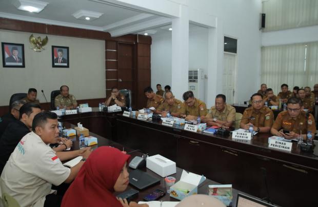 Bupati Asahan menerima laporan kajian Gerai UMKM dan kawasan bisnis baru di eks HGU PT BSP Kisaran