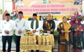 Bupati Pasaman Welly Suhery saat menghadiri pengukuhan pengurus Bundo Kanduang Kecamatan se-Kabupaten Pasaman periode 2026–2030