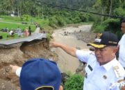 Tinjau Lokasi Banjir,Bupati Welly Intruksikan Penanganan Cepat,Jalan Darurat Dibangun , Pencarian Korban Dilanjutkan
