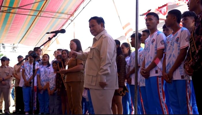 Momen Prabowo Menyanyi Bersama Anak-anak di Pulau Miangas, Wilayah Terluar Indonesia