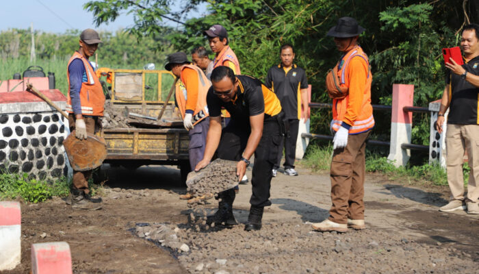 Polres Magetan Revitalisasi Jembatan Mangge