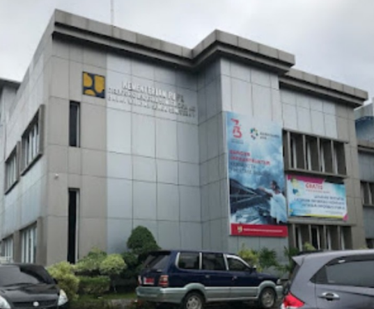 Gedung Balai Wilayah Sungai Sumatera V Padang yang menjadi sorotan terkait transparansi anggaran publikasi.