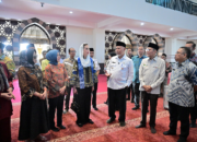 Menteri Pariwisata Widiyanti Putri Wardhana saat kunjungan di Masjid Raya Syekh Ahmad Khatib Al-Minangkabawi