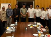 Gubernur Sumbar Mahyeldi Ansharullah bertemu Menteri Lingkungan Hidup Mohammad Jumhur Hidayat di Jakarta membahas pembangunan PSEL Padang Raya.