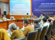 Gubernur Sumbar Mahyeldi Ansharullah saat membuka HLM TPID Triwulan II dan peluncuran aplikasi Kiat Sumbar di Kantor Bank Indonesia Sumbar
