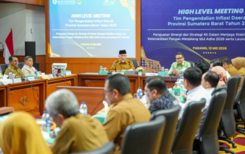 Gubernur Sumbar Mahyeldi Ansharullah saat membuka HLM TPID Triwulan II dan peluncuran aplikasi Kiat Sumbar di Kantor Bank Indonesia Sumbar