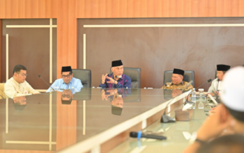Gubernur Sumbar Mahyeldi Ansharullah menghadiri rapat persiapan peringatan 100 Tahun Jam Gadang di Bukittinggi.