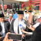 Gubernur Sumbar Mahyeldi Ansharullah melaksanakan Salat Iduladha bersama ribuan masyarakat di halaman Kantor Gubernur Sumbar.