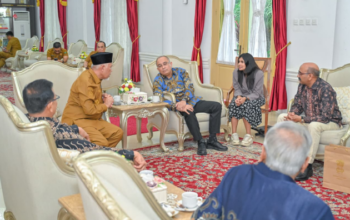 Gubernur Sumbar Mahyeldi Ansharullah menerima kunjungan Dubes India untuk Indonesia Sandeep Chakravorthy di Istana Gubernuran Sumbar