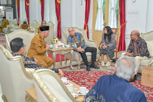 Gubernur Sumbar Mahyeldi Ansharullah menerima kunjungan Dubes India untuk Indonesia Sandeep Chakravorthy di Istana Gubernuran Sumbar