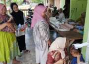 Ibu hamil dan ibu balita mengikuti kegiatan posyandu di Nagari Punggasan Timur Kecamatan Linggo Sari Baganti