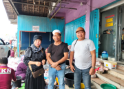 H. Tajeri bersama panitia menyaksikan penyembelihan sapi kurban di Muara Teweh, Barito Utara.
