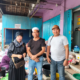 H. Tajeri bersama panitia menyaksikan penyembelihan sapi kurban di Muara Teweh, Barito Utara.