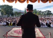Ribuan jemaah melaksanakan Salat Iduladha 1447 H di pelataran Kantor Bupati Pasaman, Lubuk Sikaping.