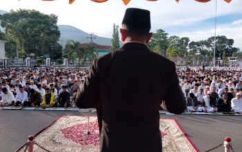 Ribuan jemaah melaksanakan Salat Iduladha 1447 H di pelataran Kantor Bupati Pasaman, Lubuk Sikaping.