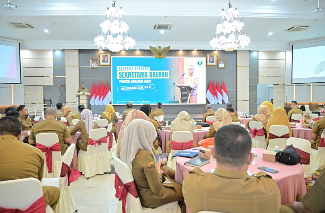 Arry Yuswandi membuka rapat koordinasi reformasi birokrasi Sumatera Barat di Auditorium Gubernuran Padang