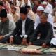 Ribuan jemaah melaksanakan shalat Idul Fitri di Kantor Bupati Pasaman