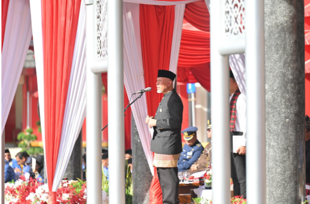 Gubernur Sumbar memimpin upacara Hari Pendidikan Nasional