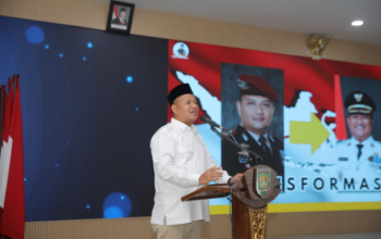 Wakil Bupati Asahan Rianto memberikan sambutan pada kegiatan LKM dan Musda IPA di Aula Melati