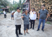 Wakil Bupati Asahan Rianto meninjau kondisi jalan rusak di Pulo Bandring