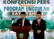 Bupati Pasaman Welly Suhery dan Wakil Bupati Parulian saat konferensi pers capaian Program Pasaman Bangkit di Lubuk Sikaping