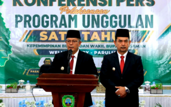Bupati Pasaman Welly Suhery dan Wakil Bupati Parulian saat konferensi pers capaian Program Pasaman Bangkit di Lubuk Sikaping
