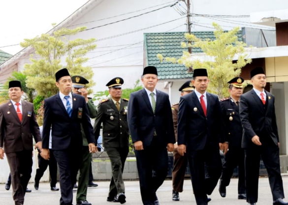 Bupati Pasaman Welly Suhery bersama Wakil Bupati Parulian Dalimunthe dalam kunjungan kerja meninjau program unggulan daerah