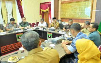 Gubernur Sumbar Mahyeldi Ansharullah memimpin FGD penanganan PETI di Istana Gubernur Sumbar