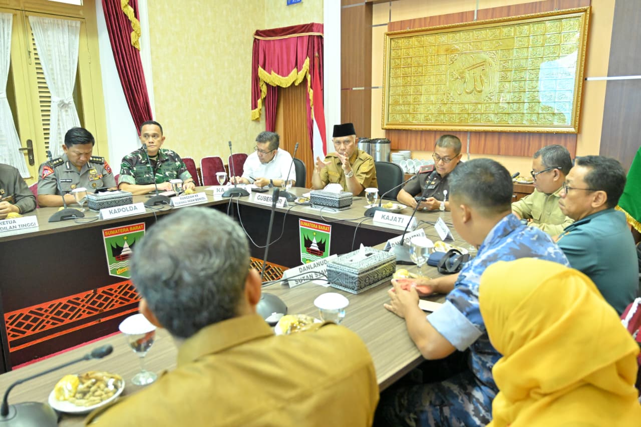 Gubernur Sumbar Mahyeldi Ansharullah memimpin FGD penanganan PETI di Istana Gubernur Sumbar