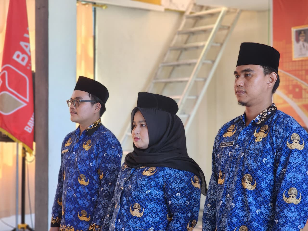 Pelantikan tiga staf Sekretariat Bawaslu Kabupaten Pesisir Selatan sebagai PNS formasi 2024
