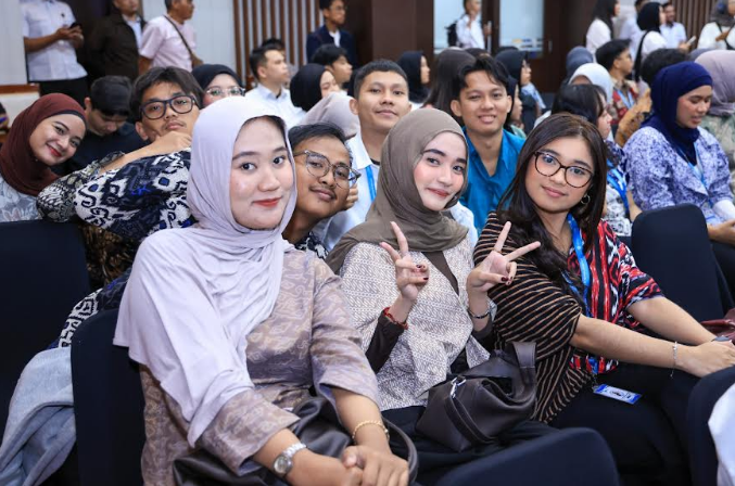 Menteri Ketenagakerjaan Yassierli saat menutup Program Magang Nasional Batch 2 di Ruang Tridarma Kemnaker Jakarta.