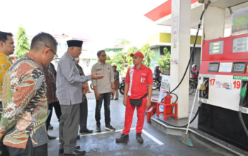 Gubernur Mahyeldi melakukan sidak BBM subsidi di SPBU Kabupaten Tanah Datar dan Solok