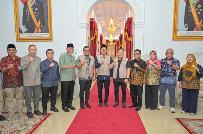 Gubernur Sumbar Mahyeldi Ansharullah menerima audiensi BPJS Ketenagakerjaan membahas Program ASN Peduli bagi pekerja rentan.