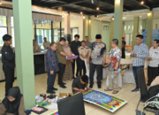 Gubernur Sumbar Mahyeldi Ansharullah meninjau pemusatan latihan kafilah MTQ Korpri Sumbar di BBPPKS Regional I Sumatera, Padang.
