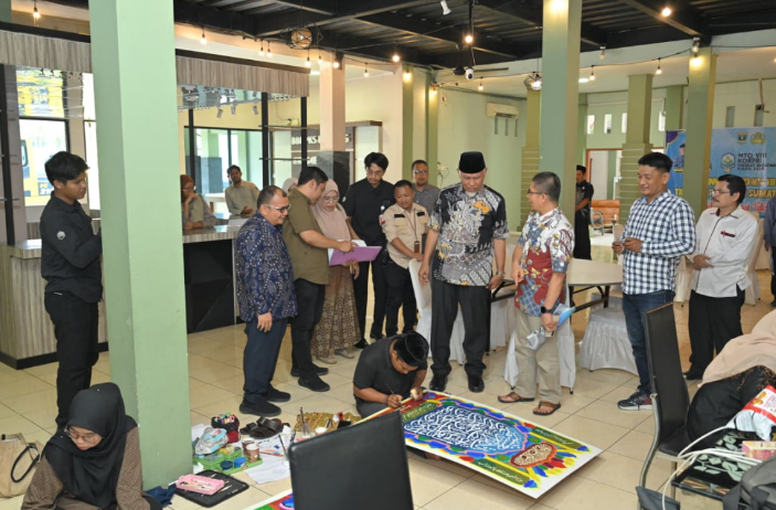 Gubernur Sumbar Mahyeldi Ansharullah meninjau pemusatan latihan kafilah MTQ Korpri Sumbar di BBPPKS Regional I Sumatera, Padang.