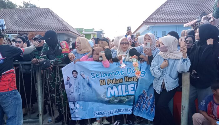 Ribuan Penggemar Milen Sambut Antusias, Mila Dan Valen ; Kami Senang Hadir Di Kangean