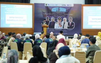 Gubernur Sumbar Mahyeldi Ansharullah membuka Sharia Financial Talk SHIFT 2026 di Aula Bank Indonesia Sumbar.