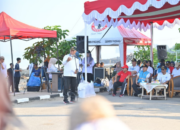 Gubernur Sumbar Mahyeldi Ansharullah memimpin aksi bersih-bersih Gerakan Indonesia Asri di Pantai Purus Padang