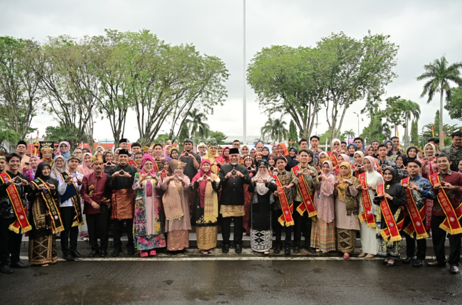 Gubernur Sumbar Mahyeldi memimpin Upacara Hari Keluarga Nasional 2026 di Kantor Gubernur Sumbar.