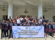 Sekda Sumbar Arry Yuswandi melepas Kontingen Pesparawi Sumbar menuju Manokwari Papua Barat