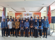 Rapat Dalam Kantor Bawaslu Kabupaten Pesisir Selatan membahas implementasi reformasi birokrasi untuk meningkatkan kualitas pengawasan Pemilu.