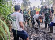 Tak Kenal Panas, Satgas TMMD Reguler ke-129 Kodim 0714/Salatiga Bersama Warga Kebut Pengecoran Jalan di Dusun Gembyong Desa Cukil Tengaran